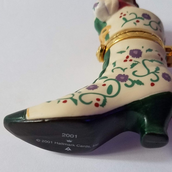 Hallmark Keepsake Ornament Fashion A Foot 2001 - Picture 5 of 11
